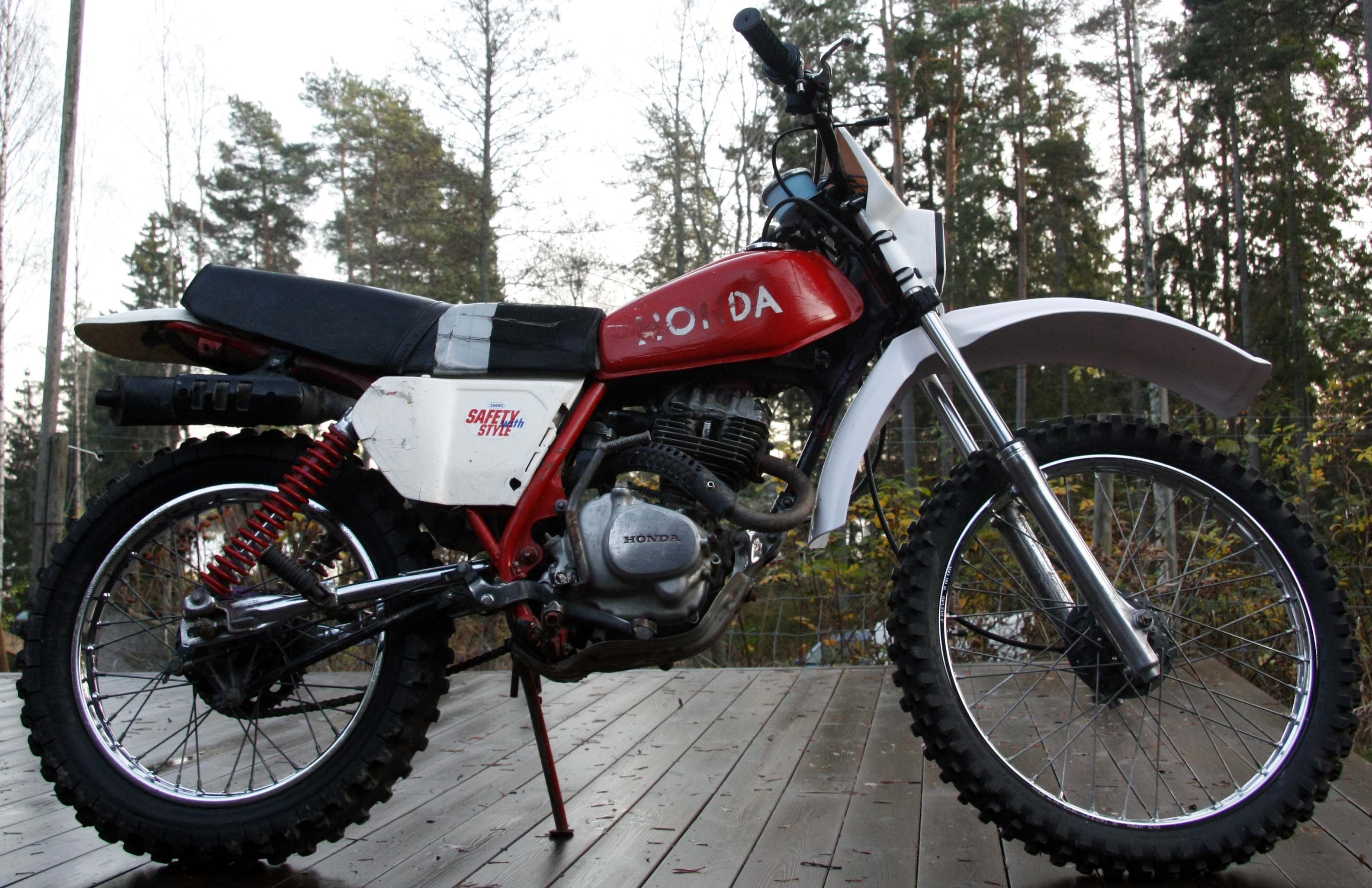 XL125S_81_Sidovy_1.JPG