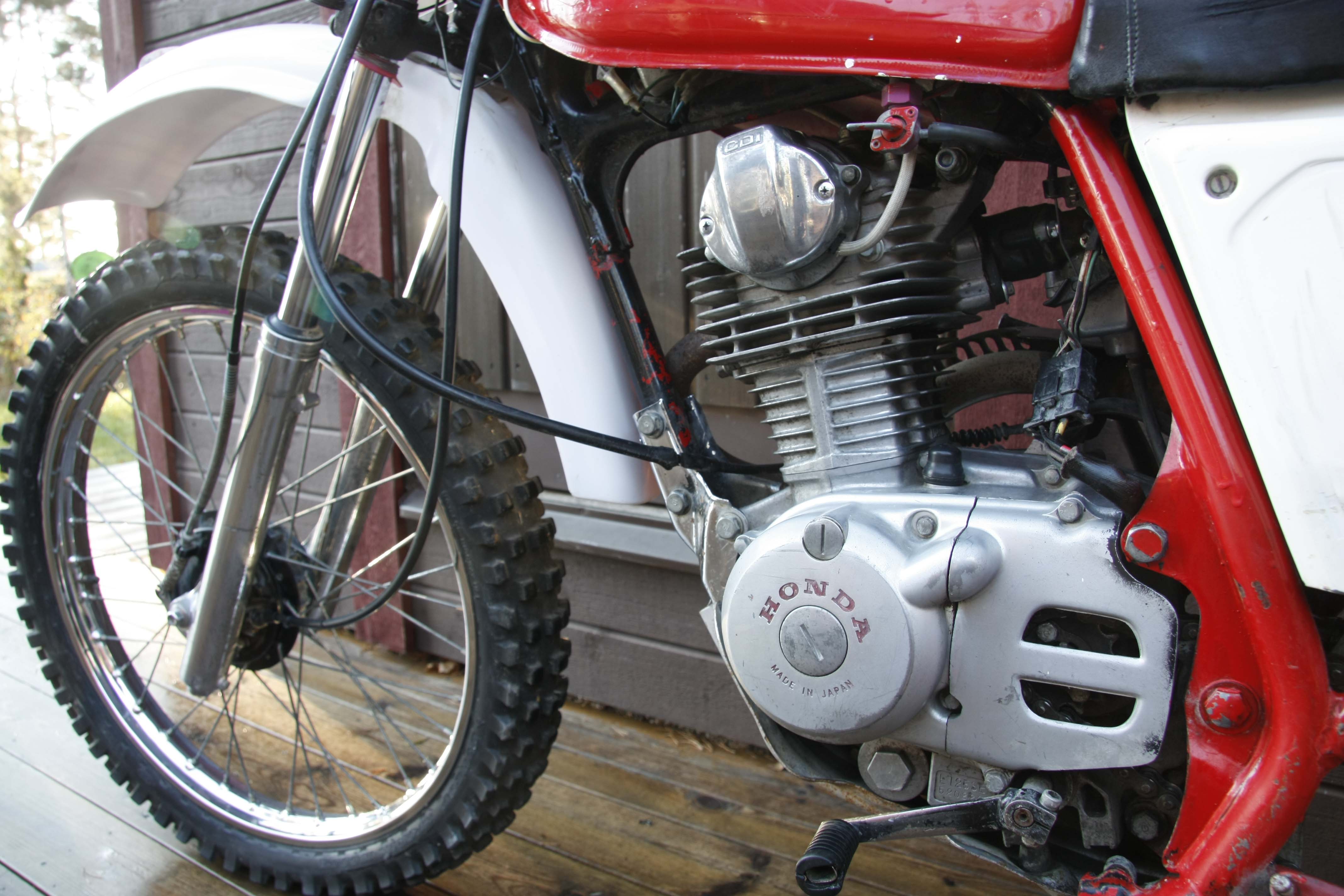 XL125S_81_Sidovy_2.JPG